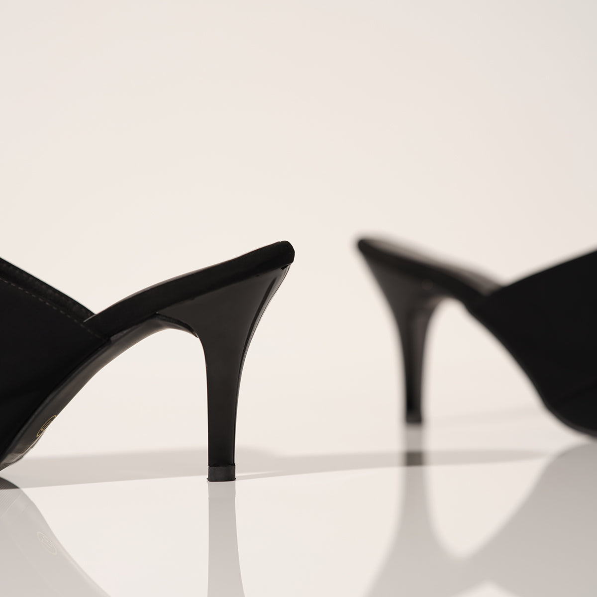 Illiana Cross-Wrap Heels Kainat Shoe Eridani