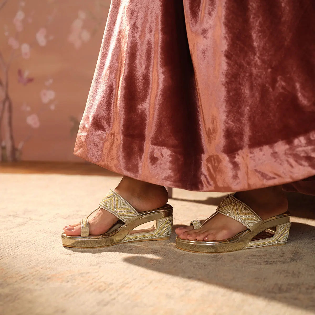 Aashi Embellished Kolhapuri Wedges Come