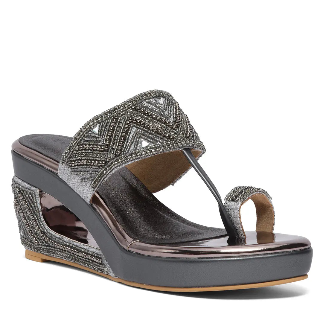 Aashi Embellished Kolhapuri Wedges Come