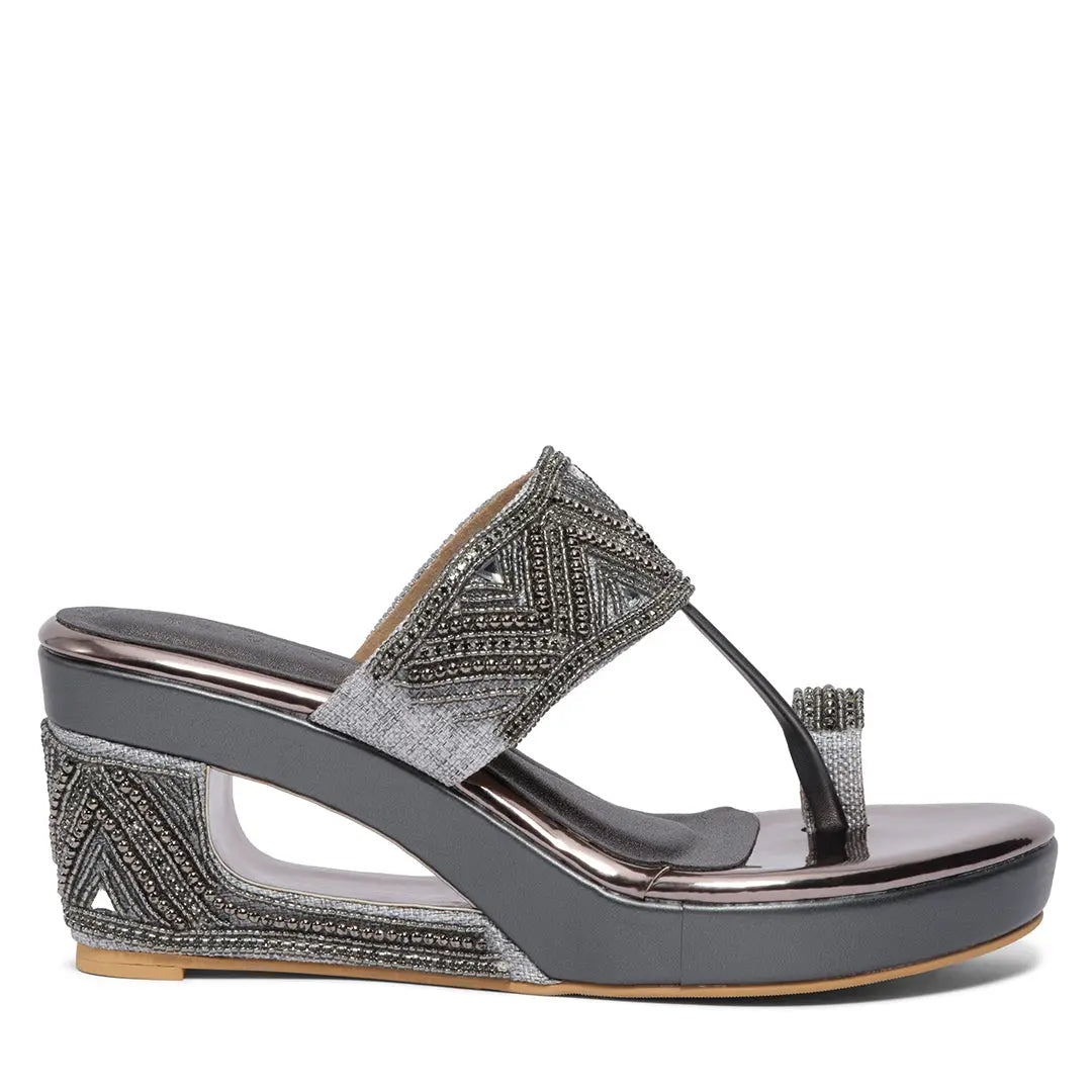 Aashi Embellished Kolhapuri Wedges Come
