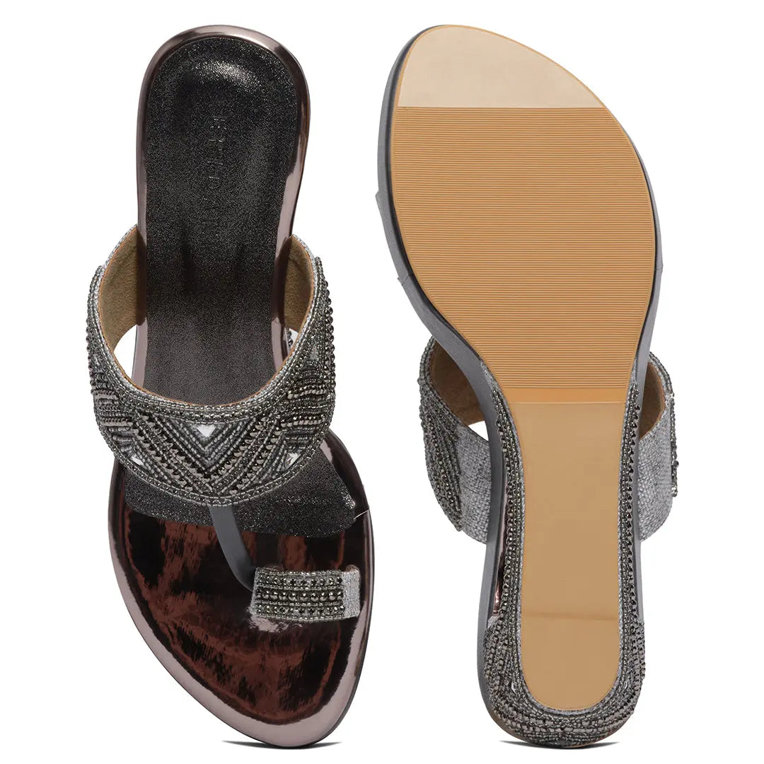Aashi Embellished Kolhapuri Wedges Come