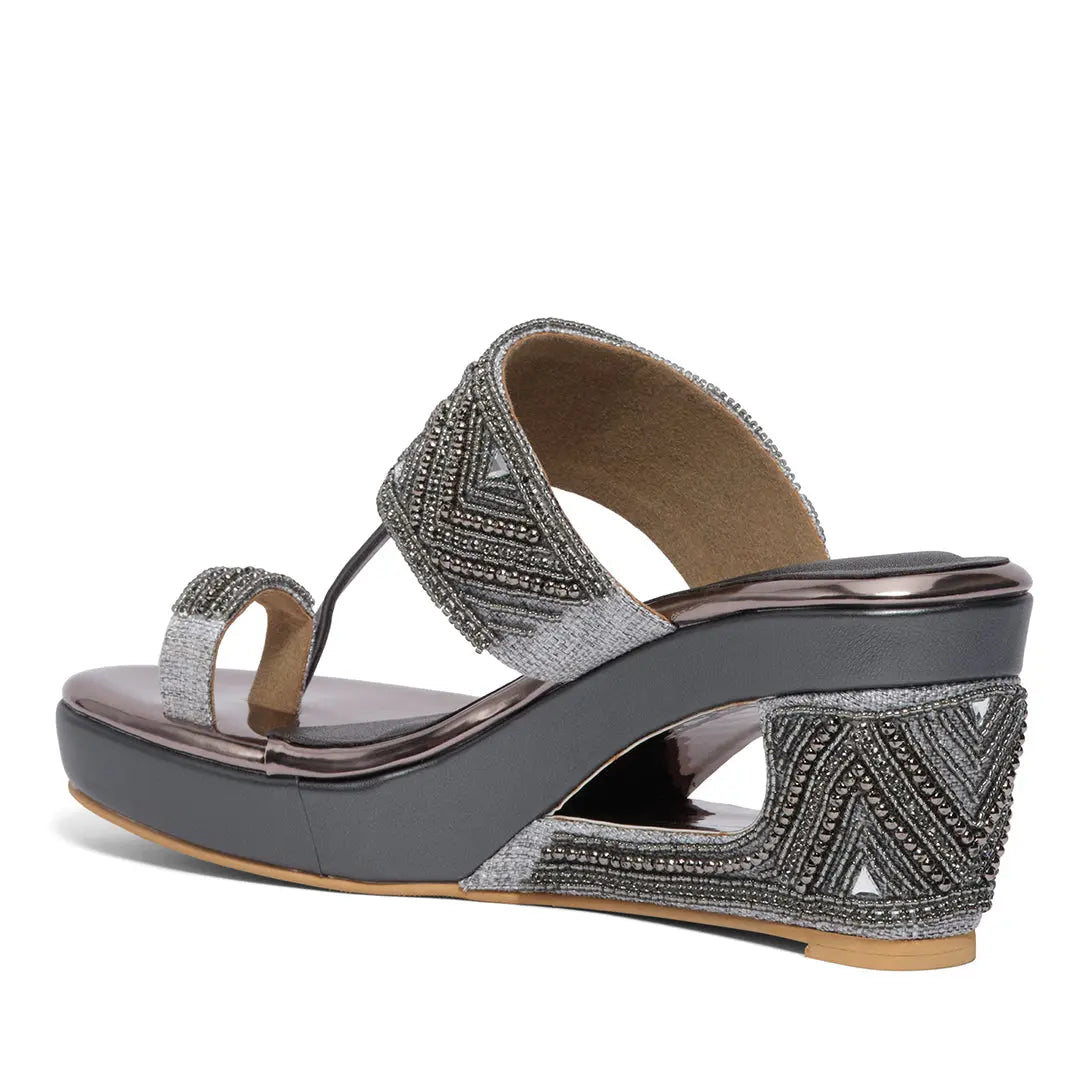 Aashi Embellished Kolhapuri Wedges Come