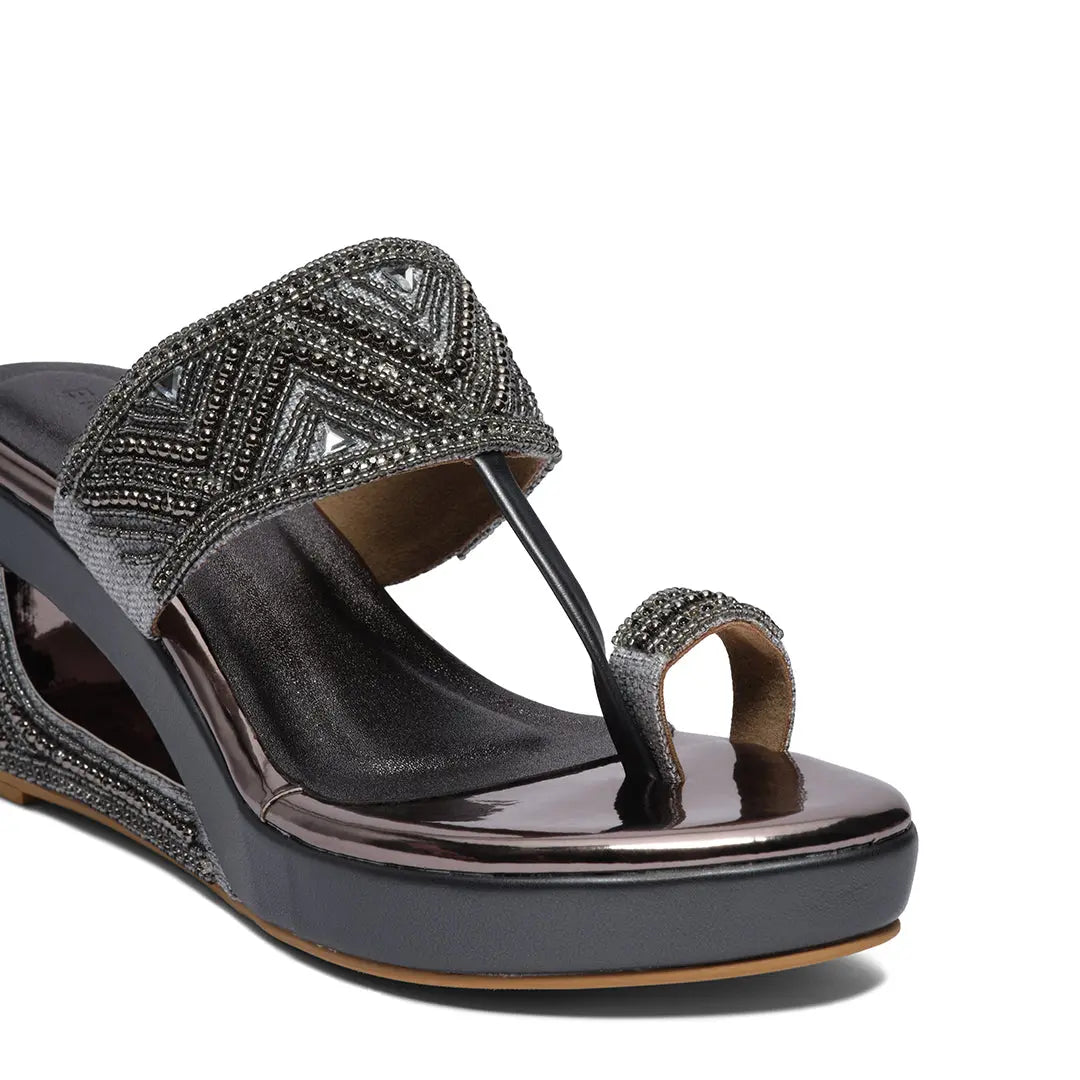 Aashi Embellished Kolhapuri Wedges Come