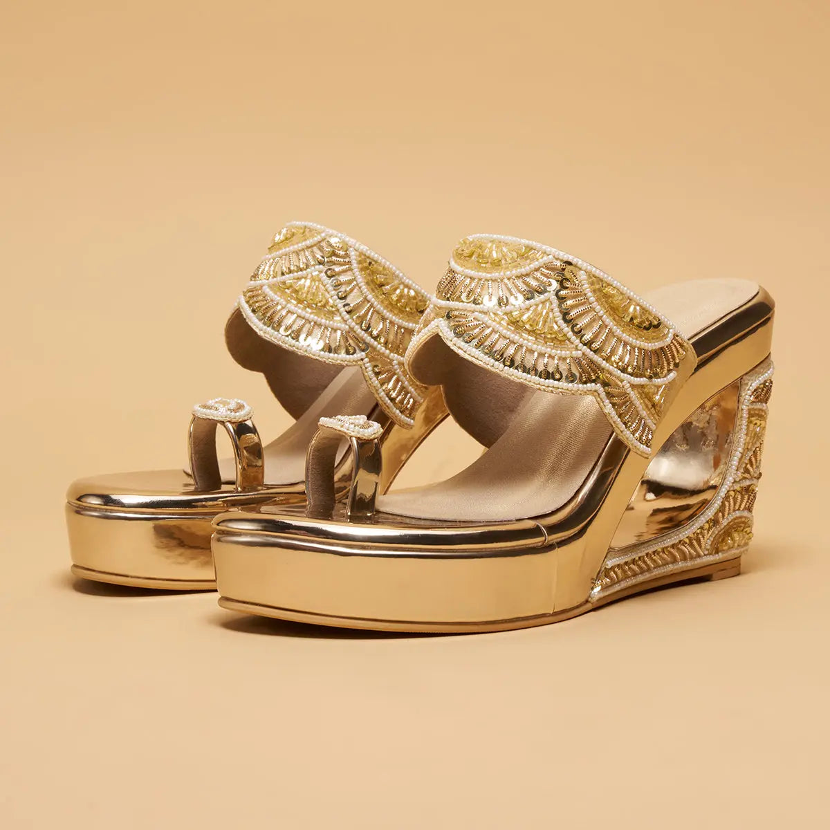 Arna Embroidered Wedges Come