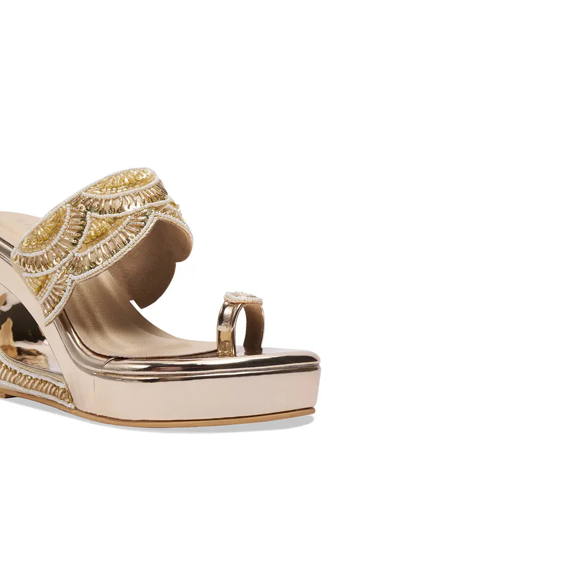 Arna Embroidered Wedges Come