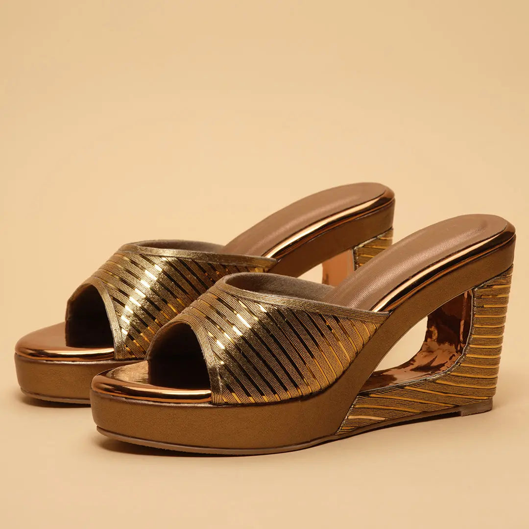 Evara Textured Wedges Come