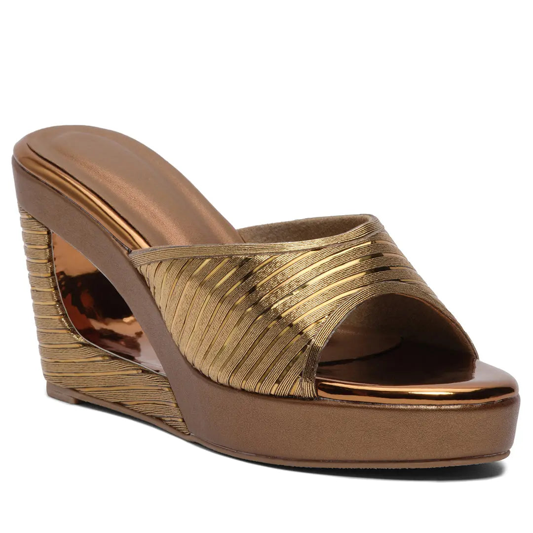 Evara Textured Wedges Come