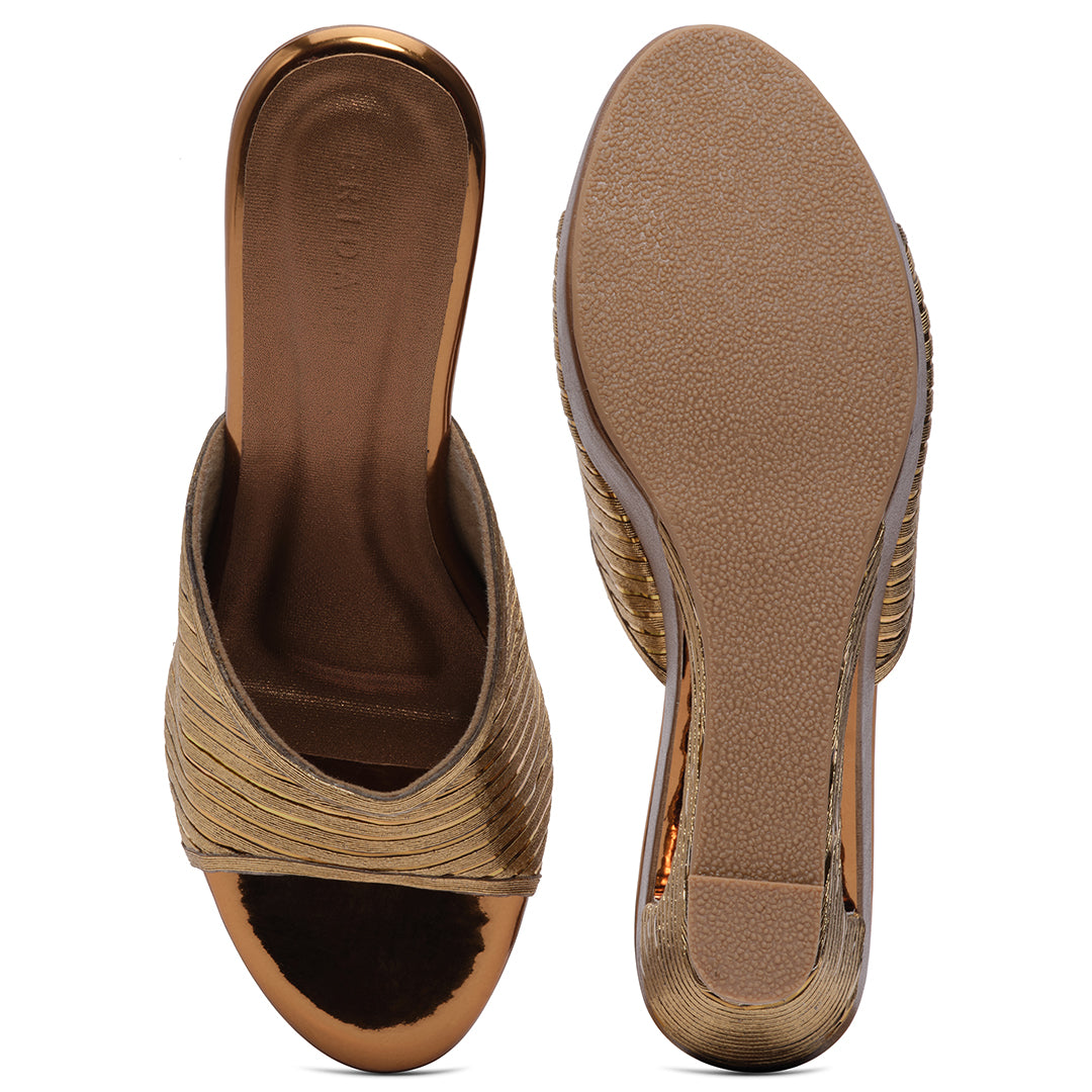 Evara Textured Wedges