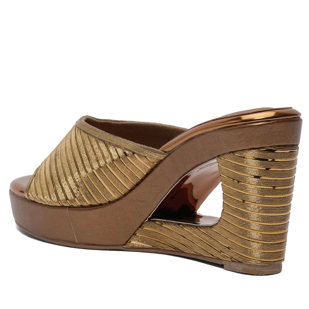 Evara Textured Wedges Come