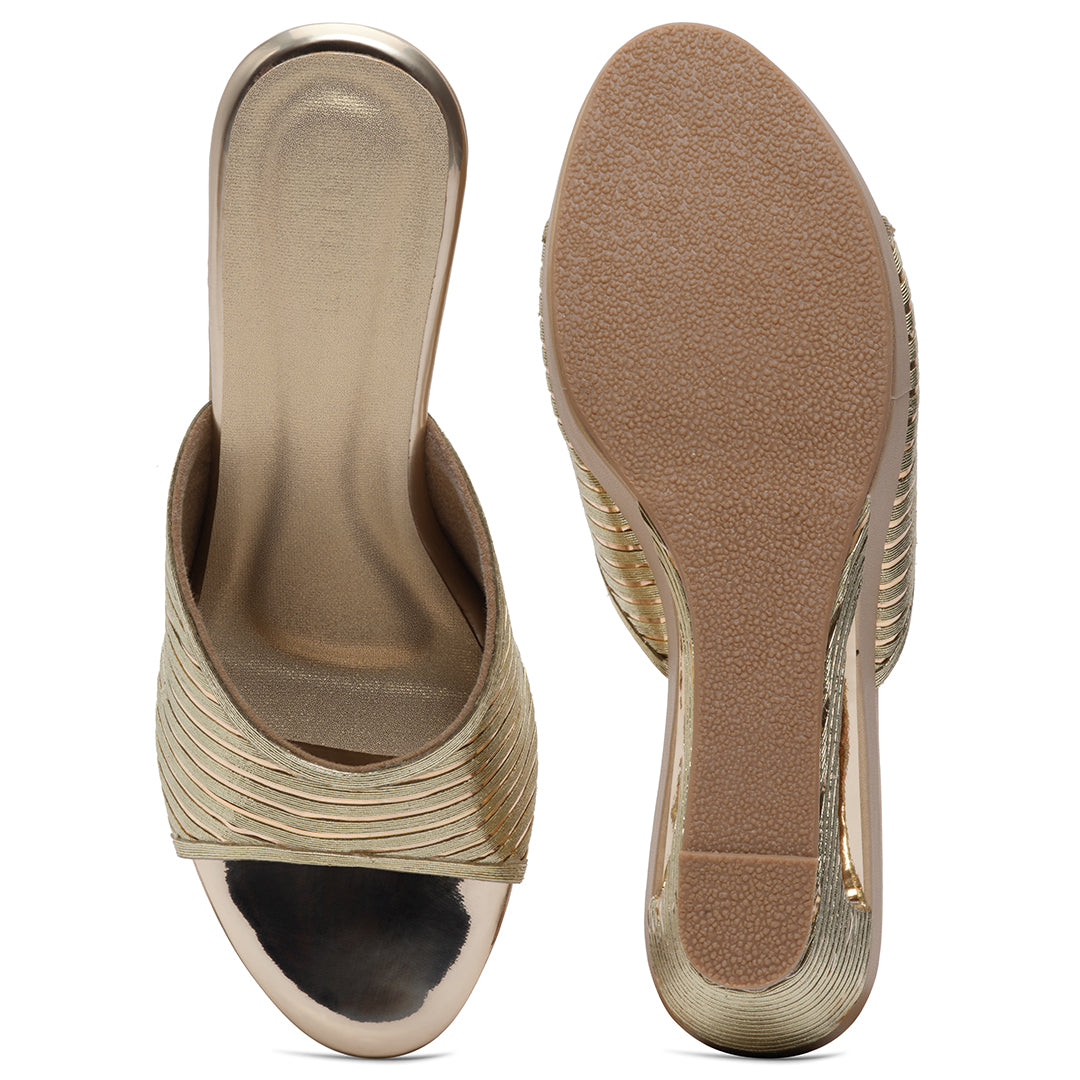 Evara Textured Wedges