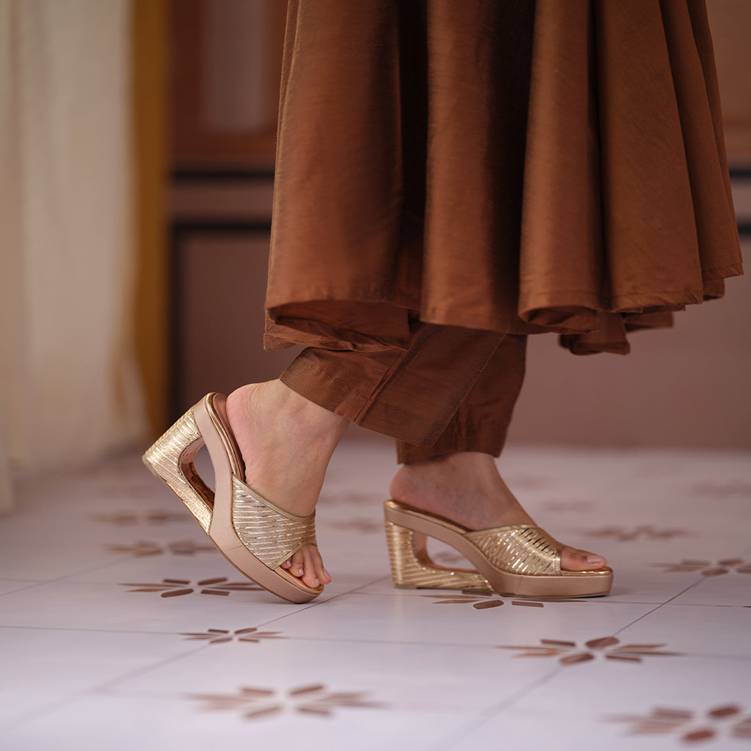 Evara Textured Wedges