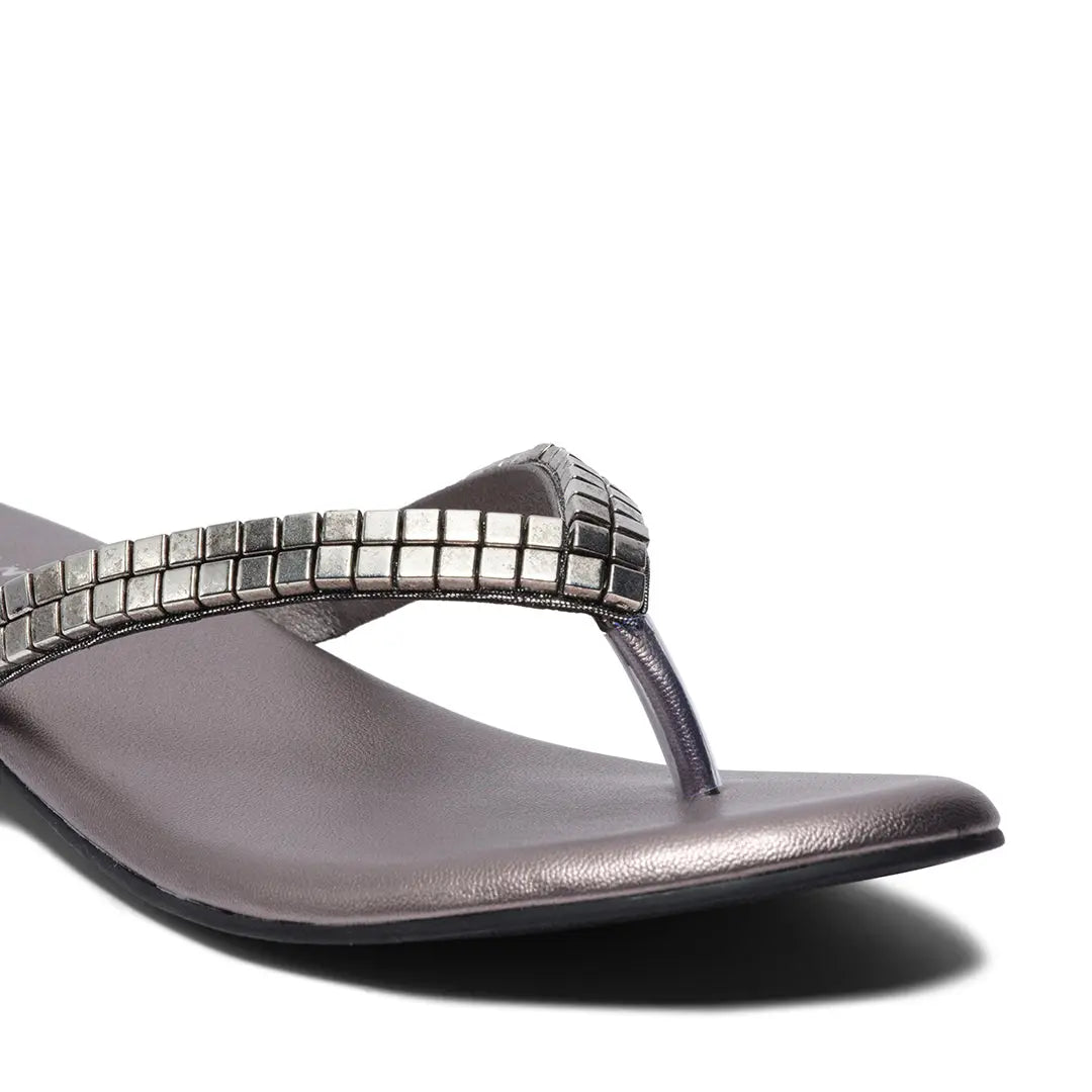 Yara Slip-on Flats Ahmad Arts