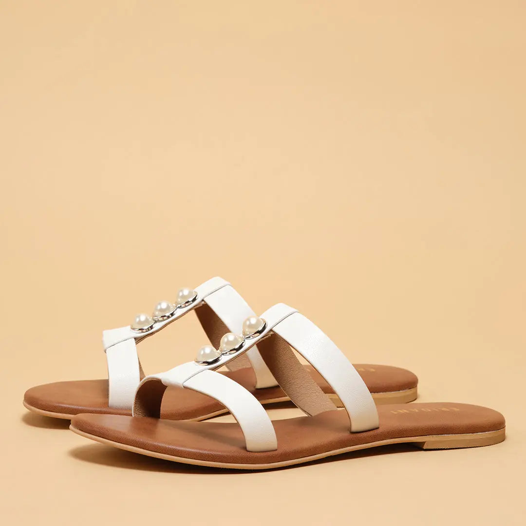 Beach Footwear Ideas for Women for Vacations, Honeymoons & Weekend Escapes Eridani