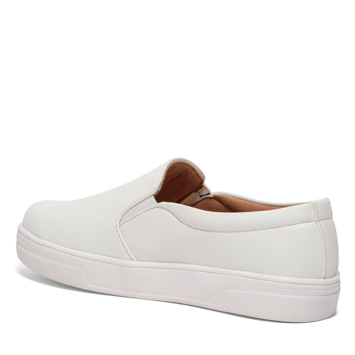 Clean White Shoes Naturally with Baking Soda – Simple DIY Method