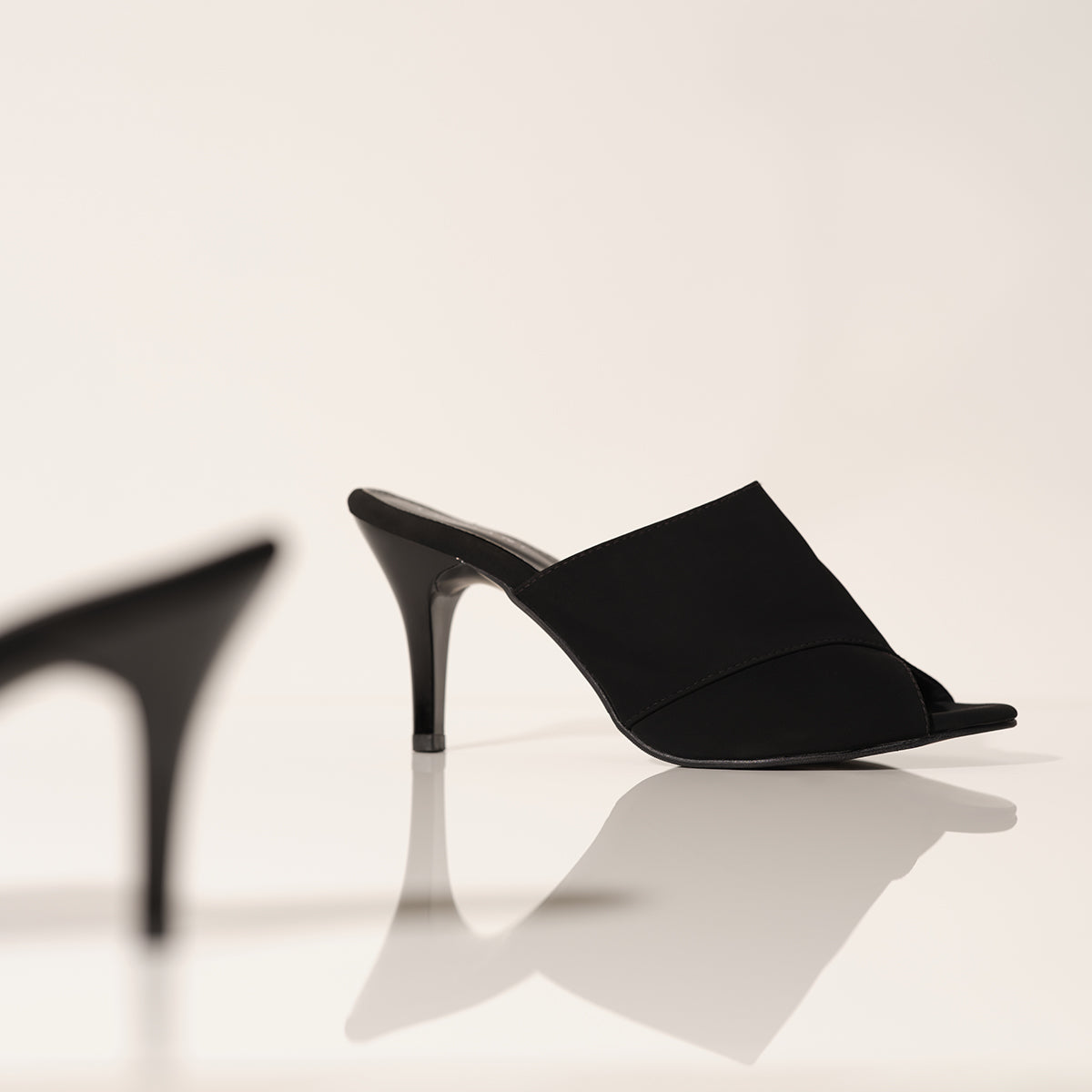 Illiana Cross-Wrap Heels Kainat Shoe Eridani
