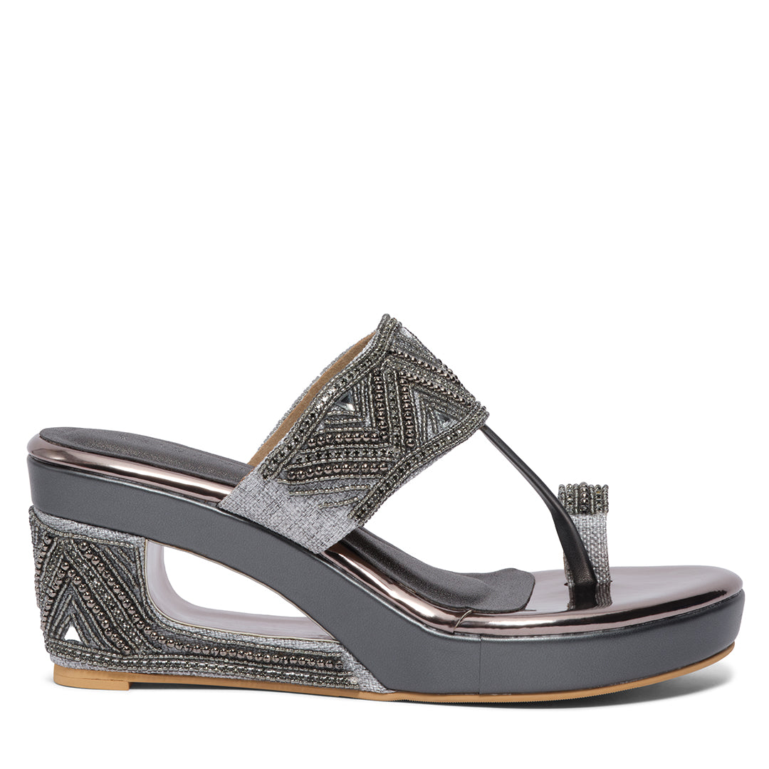 Aashi Embellished Kolhapuri Wedges