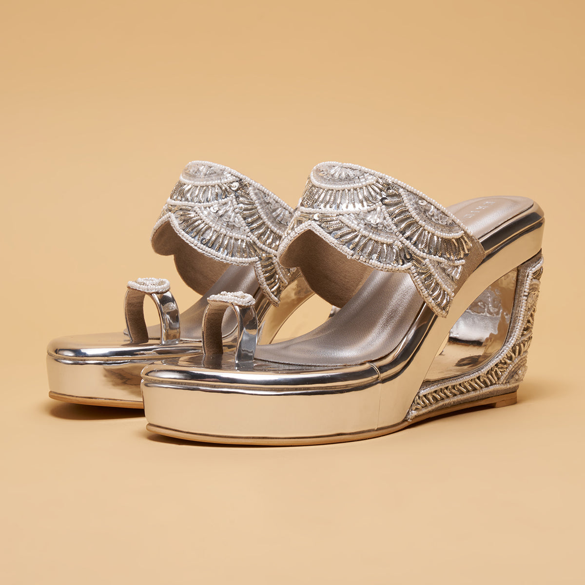 Arna Embroidered Wedges Come Eridani