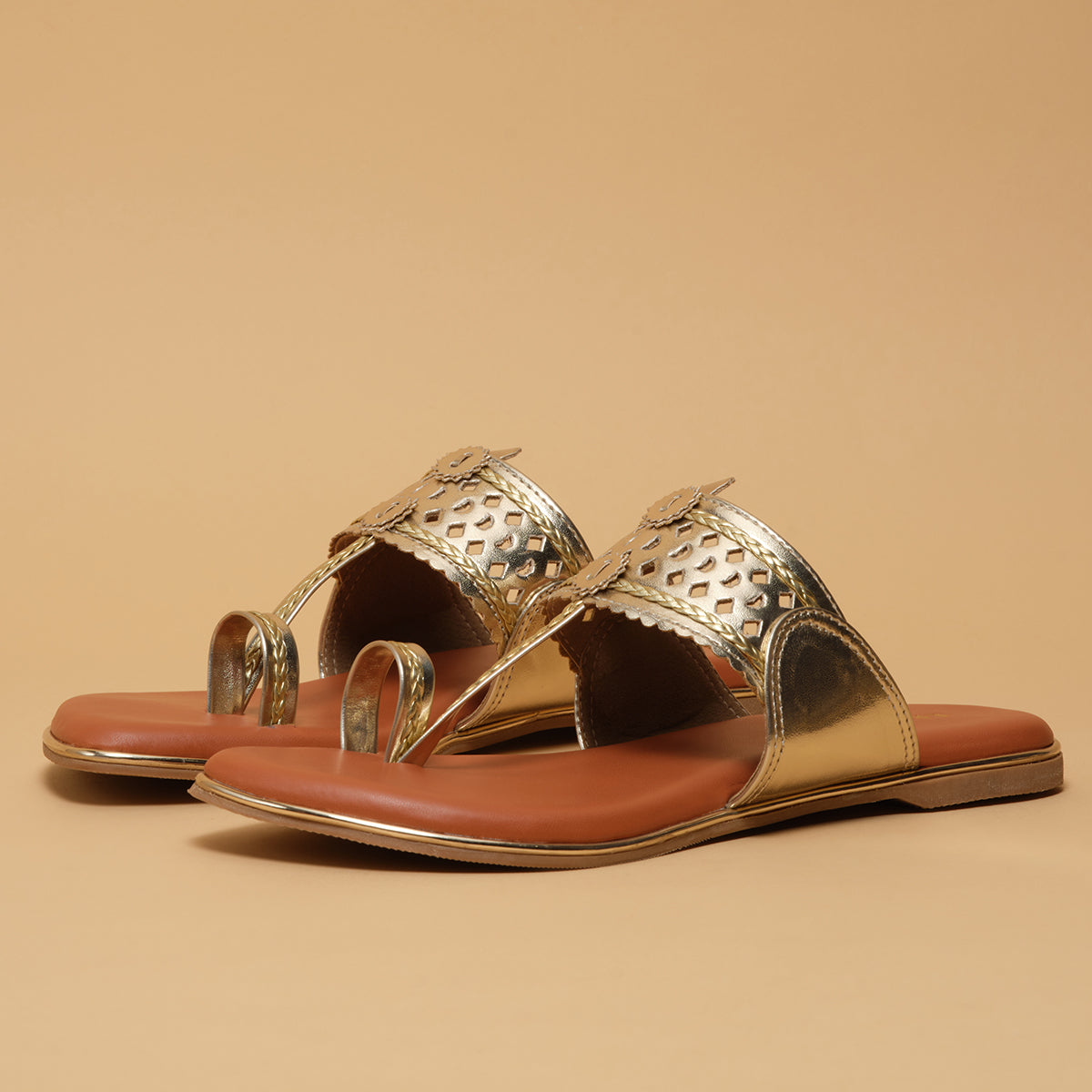 Diiya Metallic Kolhapuri
