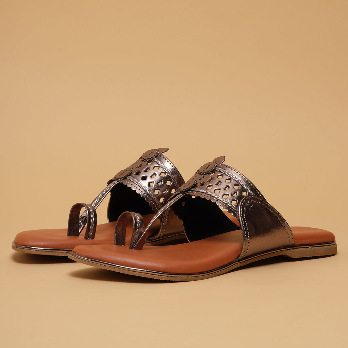Diiya Metallic Kolhapuri
